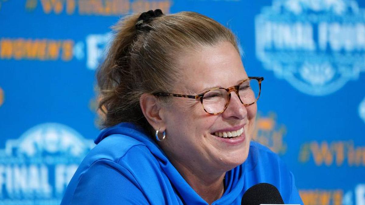  UCLA Bruins head coach Cori Close speaks to the media from Mortgage Matchup Center on April 4, 2026. | Joe Rondone/The Republic / USA TODAY NETWORK via Imagn Images 