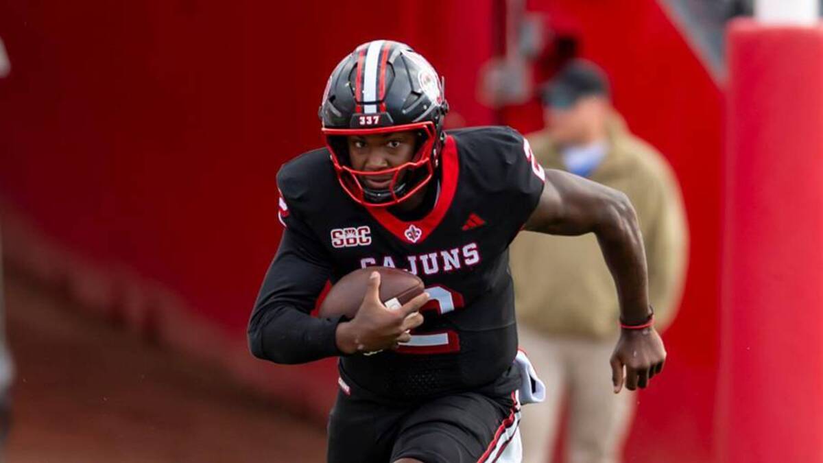  Cajuns Quarterback Lunch Winfield 2, Louisianas Ragin Cajuns take on the ULM Warhawks. Saturday, Nov. 29, 2025. | SCOTT CLAUSE / USATODAY Network / USA TODAY NETWORK via Imagn Images 