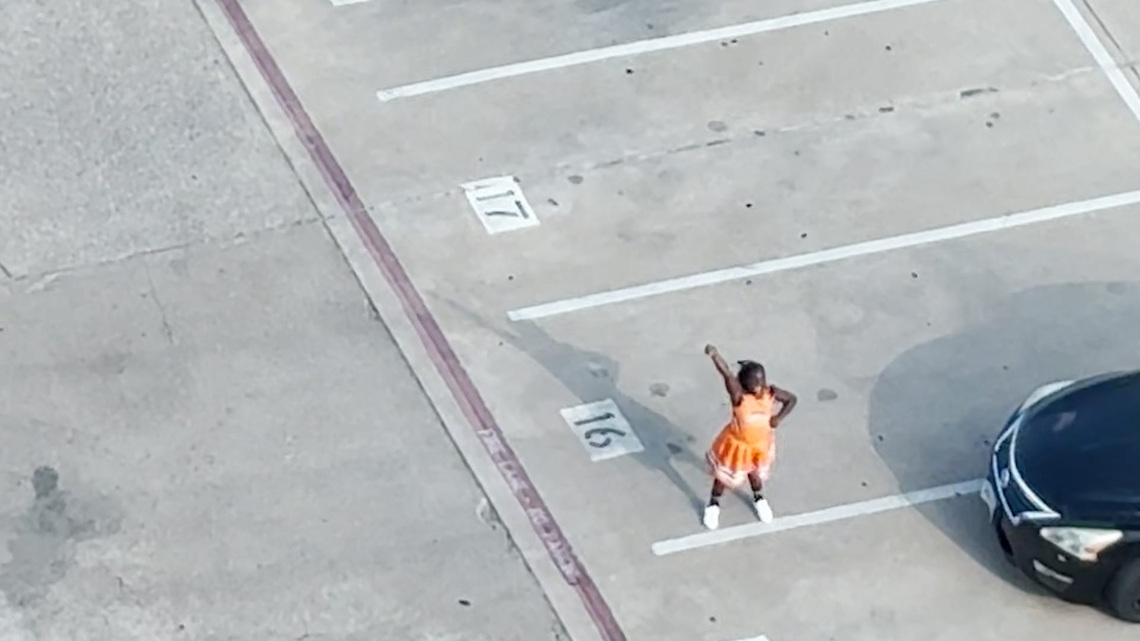 Mom recovering from spinal surgery gets sweetest parking lot show 
