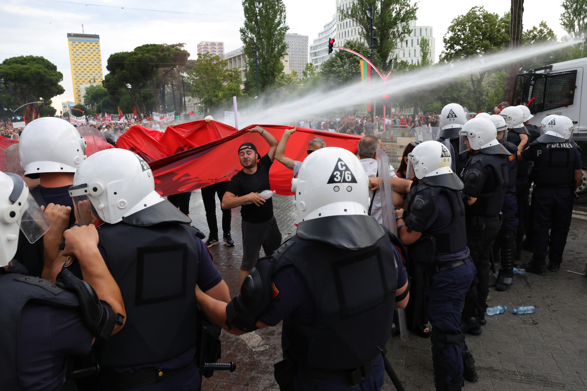  TIRANA, ALBANIA – JUNE 3: Protesters are sprayed with water by a police water canon as they clash with police during third day of protests asking resignation of Prime Minister Edi Rama on June 3, 2026 in Tirana, Albania. Recently protests have escalated into violent clashes over illegal bulldozing in the protected PishÎ Poro-Narta landscape, sparking solidarity rallies in Tirana. This environmental destruction is driven by the government’s push for luxury tourism developments and has drawn severe backlash from the European Union. The European Commission is actively monitoring the crisis, explicitly warning Tirana that failing to halt this habitat destruction and ignoring environmental regulations will directly jeopardise Albania’s EU accession process under Chapter 27 (Environment). (Photo by Armando Babani/Getty Images) 
