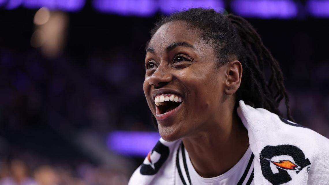 Valkyries re-sign G Tiffany Hayes to 1-year deal 