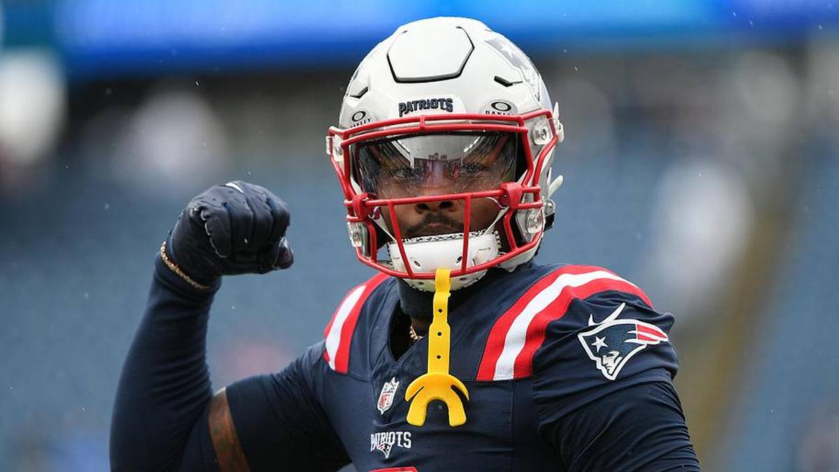  Sep 7, 2025; Foxborough, Massachusetts, USA; New England Patriots wide receiver Stefon Diggs (8) practices before the game against the Las Vegas Raiders at Gillette Stadium. Mandatory Credit: Bob DeChiara-Imagn Images | Bob DeChiara-Imagn Images 