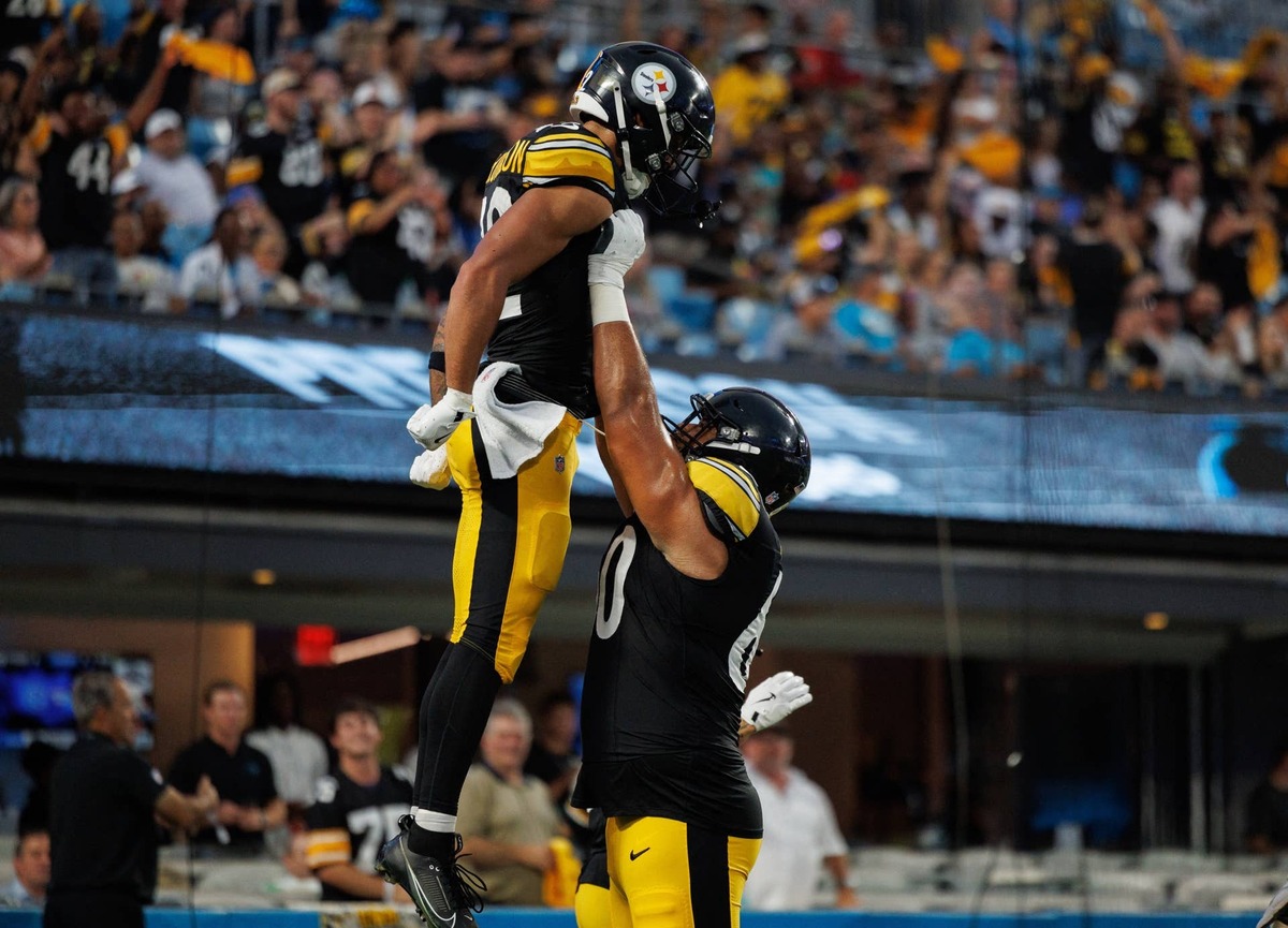  Aug 21, 2025; Charlotte, North Carolina, USA; Pittsburgh Steelers wide receiver Lance McCutcheon (82, left) is picked up by offensive tackle Dylan Cook (60, right) in celebration after a touchdown during the 2nd quarter against the Carolina Panthers at Bank of America Stadium. Mandatory Credit: Allison Lawhon-Imagn Images reuters.com,2025:newsml_MT1USATODAY26897764:1239077817