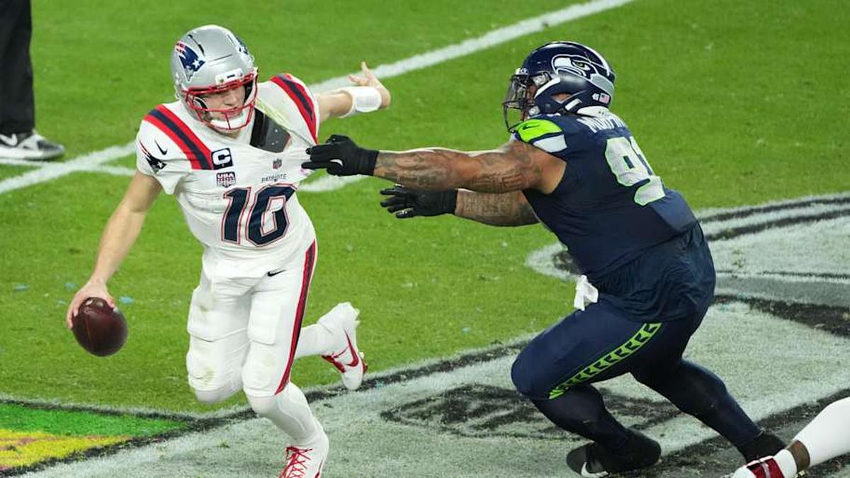  Feb 8, 2026; Santa Clara, CA, USA; New England Patriots quarterback Drake Maye (10) is pressured by Seattle Seahawks defensive tackle Byron Murphy II (91) in the second half in Super Bowl LX at Levi's Stadium. Mandatory Credit: Kirby Lee-Imagn Images | Kirby Lee-Imagn Images 