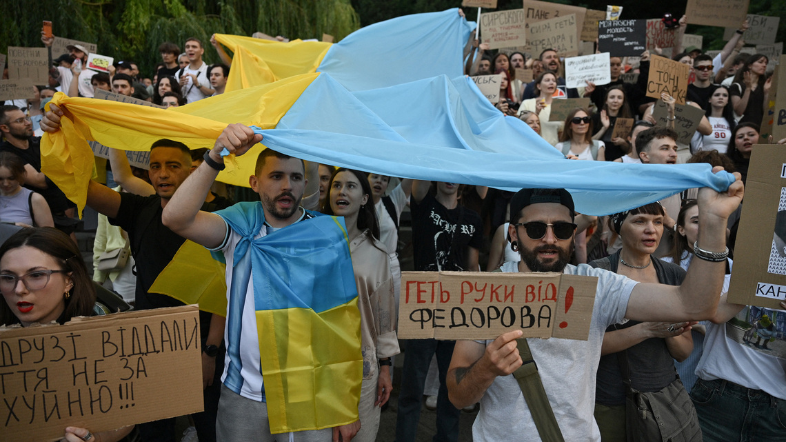 Marc Champion: The call for a Ukrainian election is compelling and wrong 