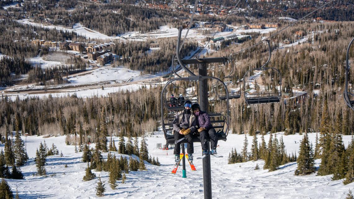 Looking for Love This Valentine's Day? Try Chairlift Speed Dating at These 8 Resorts 