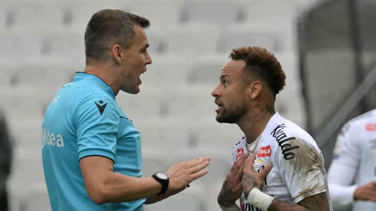 Neymar was stunned by the substitution decision. | NELSON ALMEIDA / AFP via Getty Images 