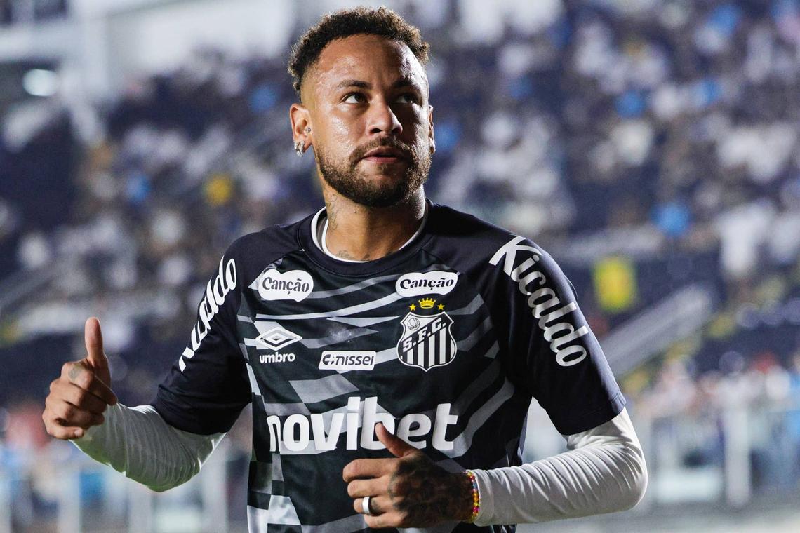  Neymar of Santos gestures prior to Brasileirao 2026 match between Santos and Remo. Photo by Marco Buenavista/Sports Press Photo/Getty Images