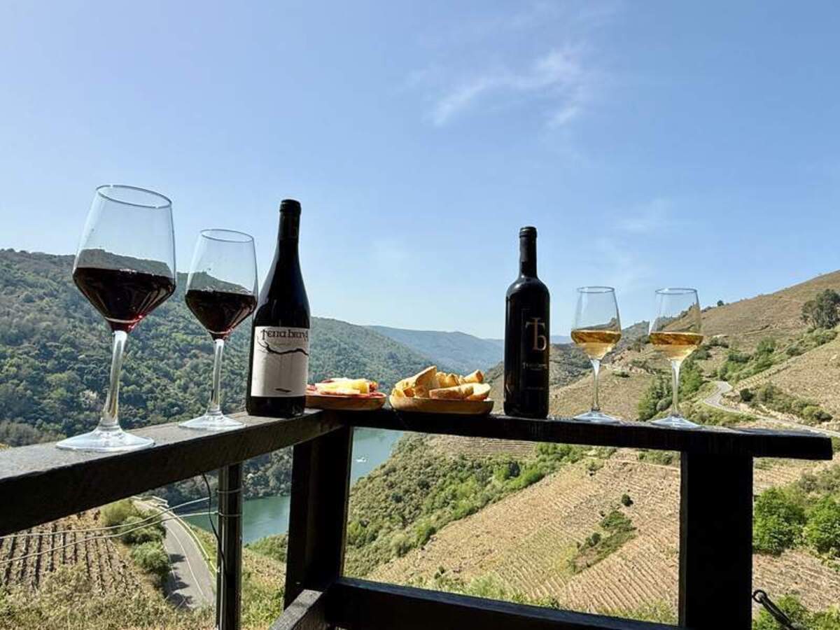  Wine and snacks with a view! Photo credit: Margot Black 