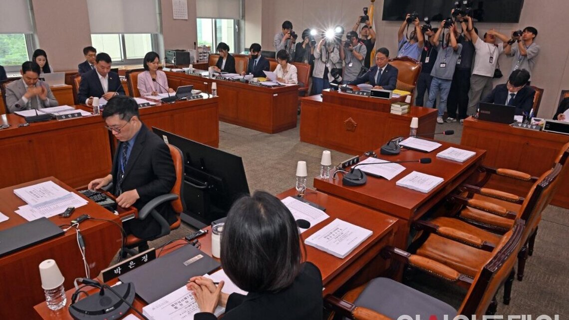 South Korean ruling party divided over prosecution powers 