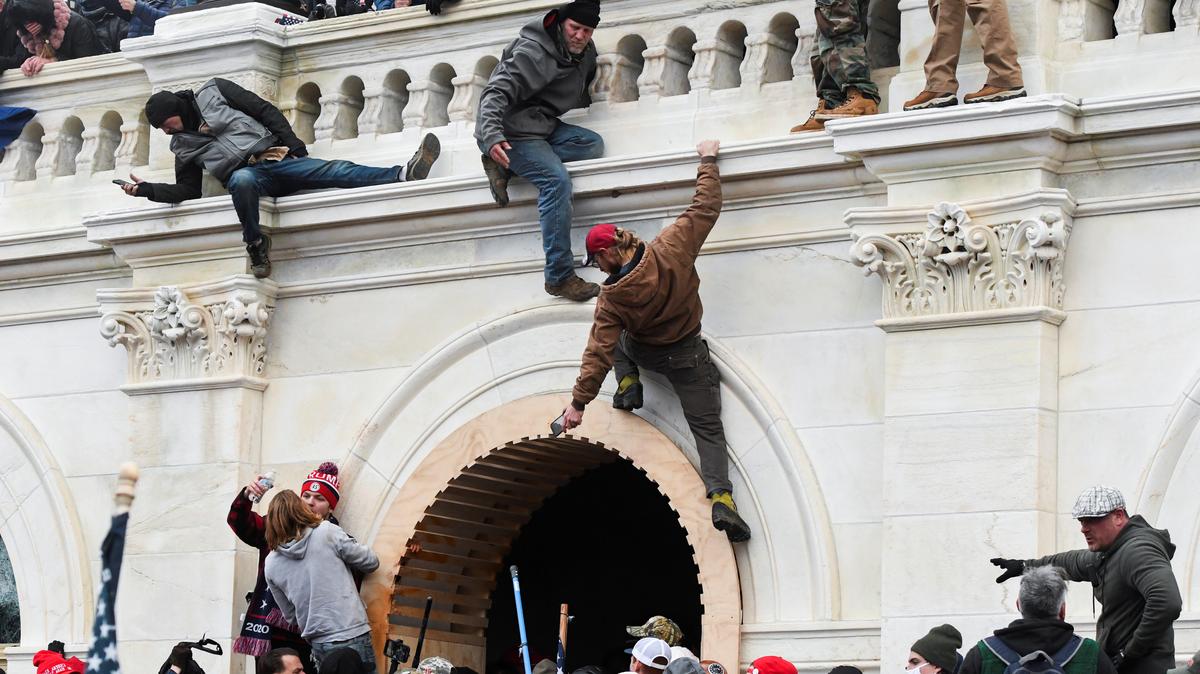Supporters of U.S. President Donald Trump climb on walls at the U.S. Capitol during a protest against the certification of the 2020 U.S. presidential election results by Congress, in Washington, January 6, 2021. REUTERS/Stephanie Keith