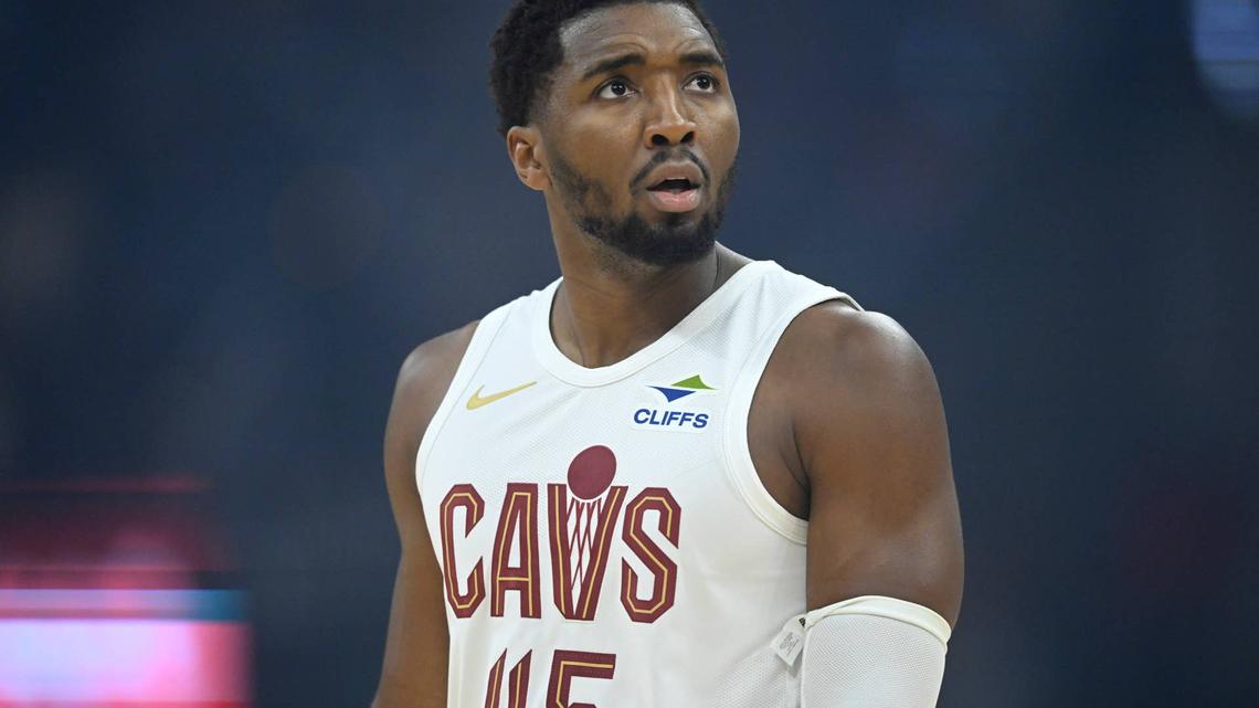 Donovan Mitchell Reacts to Knicks Chants in Cleveland During Game 3  