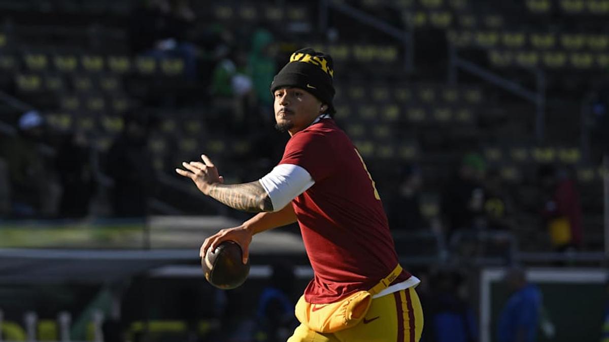  Nov 22, 2025; Eugene, Oregon, USA; Southern California Trojans quarterback Jayden Maiava (14) warms up before the game against the Oregon Ducks at Autzen Stadium. | Troy Wayrynen-Imagn Images 