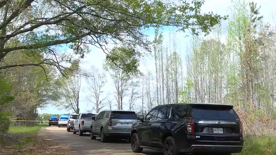 Sanitation Workers Find 2 Missing 16-Year-Olds Dead Along Mississippi Road 