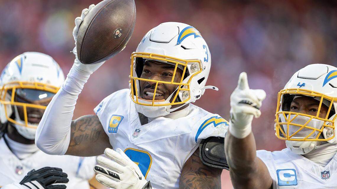Derwin James Jr., Chargers agree to 3-year, $75.6M extension 