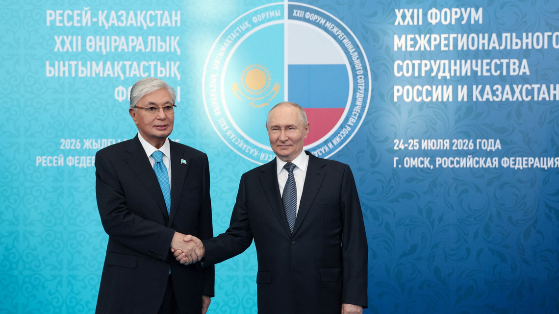 Speaking alongside Putin, Kazakh president calls for freeze of Ukraine war 