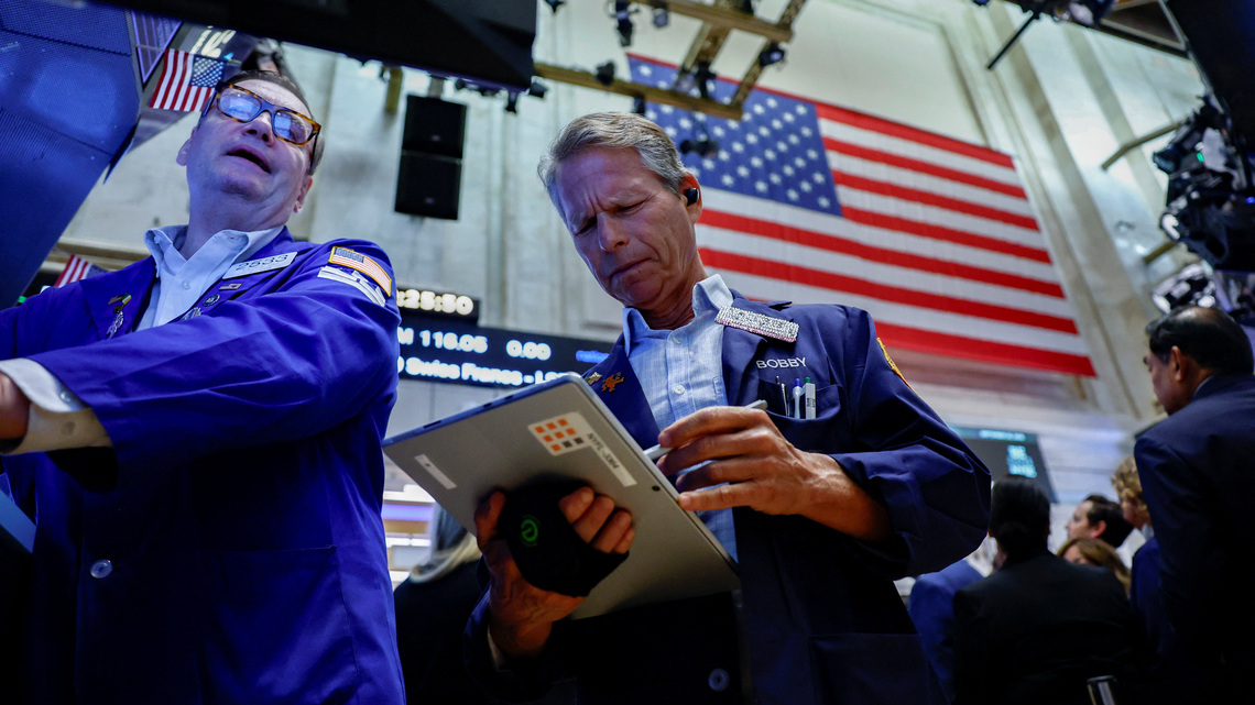 S&P 500 flat as chipmakers fall and bank earnings roll in 