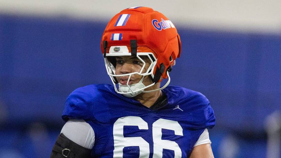 Sumrall Names Gators Expected Starting OL Ahead of 2026 Season Opener