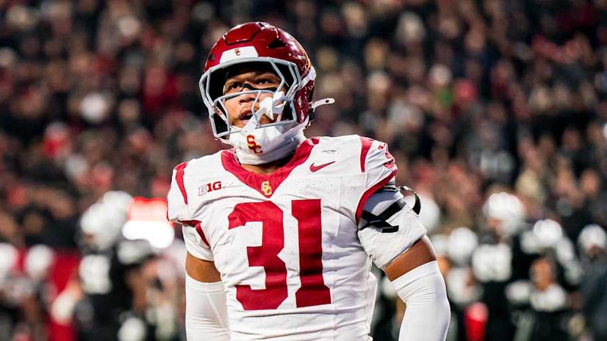  Nov 1, 2025; Lincoln, Nebraska, USA; Southern California Trojans linebacker Jadyn Walker (31) reacts after a stop against the Nebraska Cornhuskers during the fourth quarter at Memorial Stadium. Mandatory Credit: Dylan Widger-Imagn Images | Dylan Widger-Imagn Images 