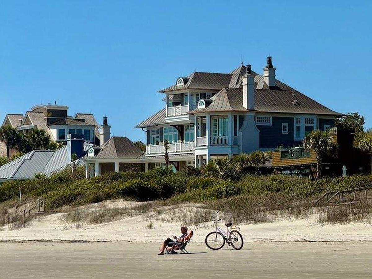  Many wedding venues on Kiawah Island, from resorts to private homes. Photo credit: Sharon Kurtz 