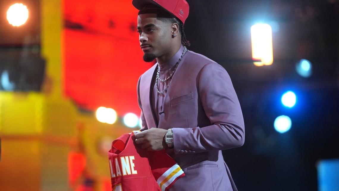 Trade tracker: Chiefs move up to take CB Mansoor Delane No. 6 