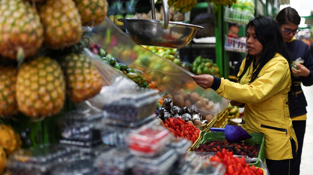 A person works at the Paloquemao market square, in Bogota, Colombia January 16, 2025. REUTERS/Luisa Gonzalez