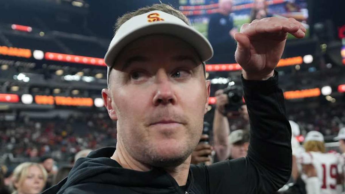  Dec 27, 2024; Las Vegas, NV, USA; Southern California Trojans head coach Lincoln Riley reacts after the game against the Texas A&M Aggies at Allegiant Stadium. Mandatory Credit: Kirby Lee-Imagn Images | Kirby Lee-Imagn Images 