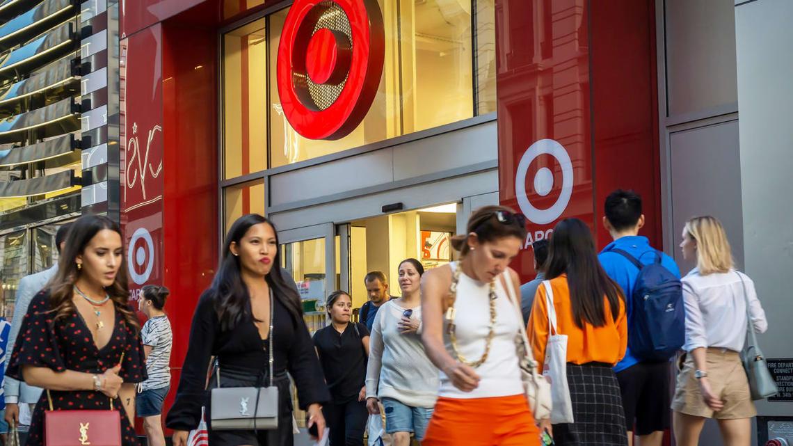 Target deals fall flat as consumers shop elsewhere 