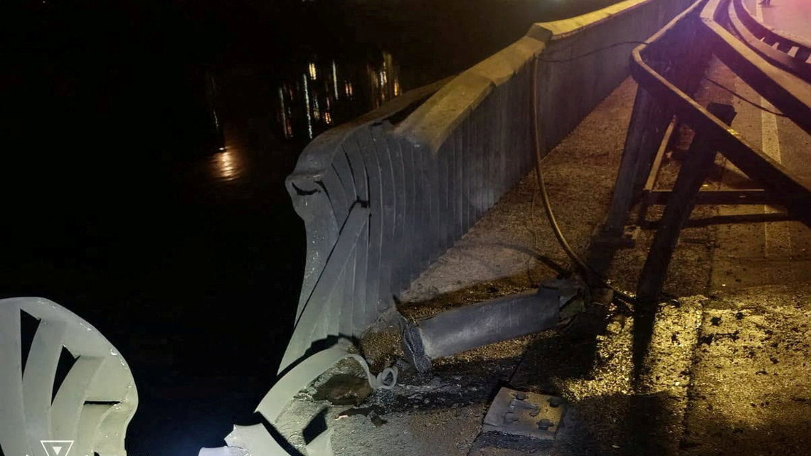 Bridge across Dnipro river in Kyiv hit during Russian attack, mayor says 