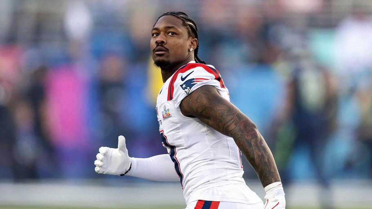  Feb 8, 2026; Santa Clara, CA, USA; New England Patriots wide receiver Stefon Diggs (8) against the Seattle Seahawks during Super Bowl LX at Levi's Stadium. Mandatory Credit: Mark J. Rebilas-Imagn Images | Mark J. Rebilas-Imagn Images 