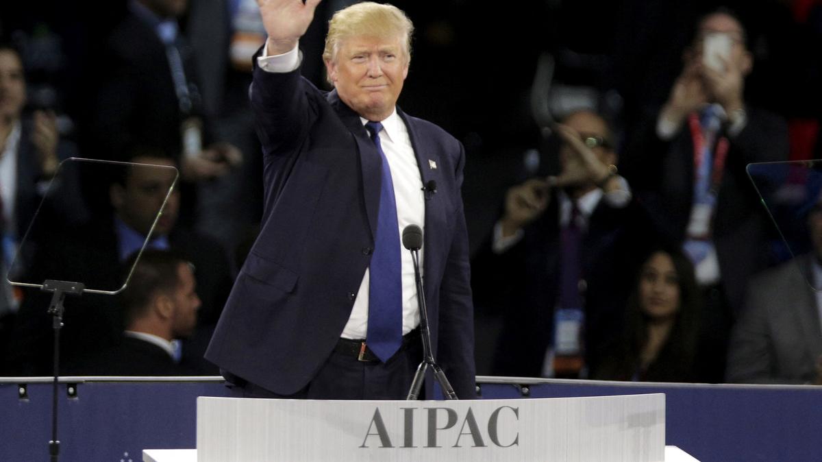 FILE PHOTO: Republican U.S. presidential candidate Donald Trump waves after addressing the American Israel Public Affairs Committee (AIPAC) afternoon general session in Washington March 21, 2016.REUTERS/Joshua Roberts/File Photo