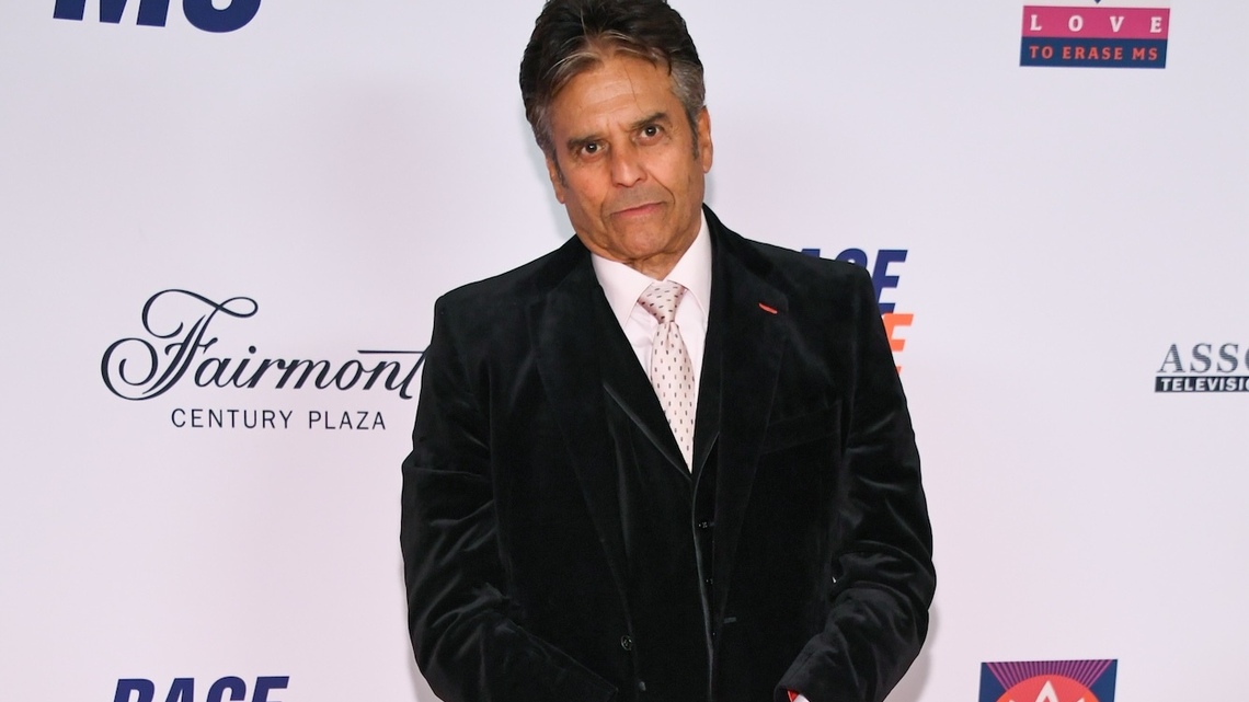 Erik Estrada, figura de TV en los años 70, hace una sorpresiva aparición pública