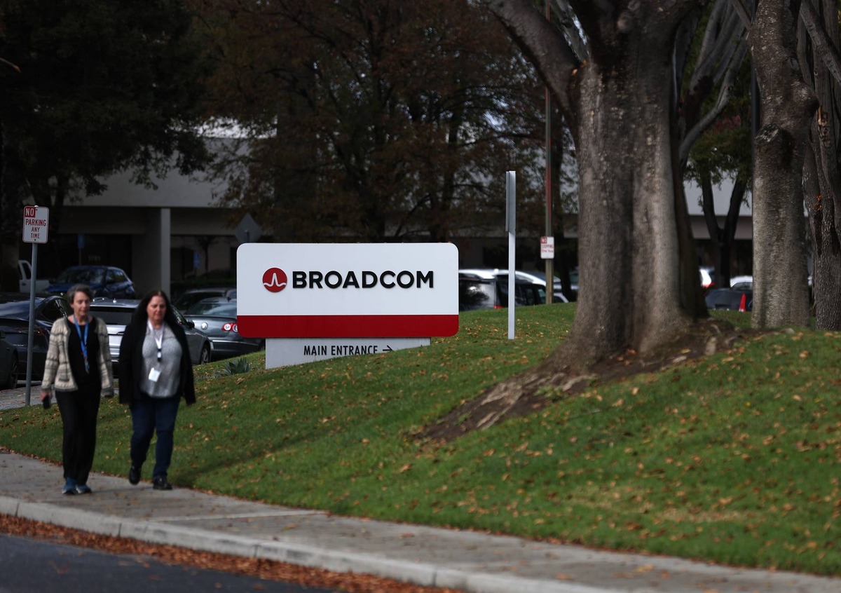 Broadcom CEO Hock Tan's earnings-call comments, not the quarterly numbers, drove the selloff. 