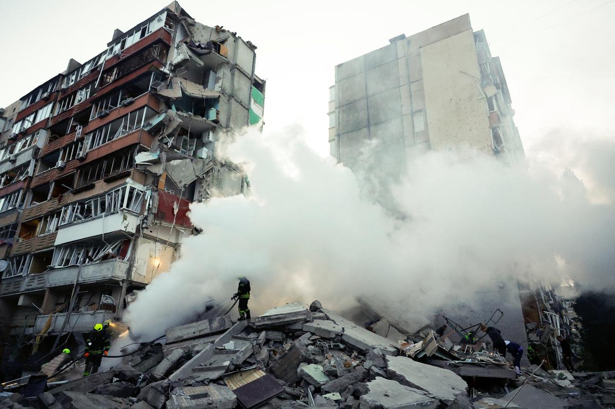 Rescuers search for people under the debris at the site of an apartment building damaged during Russian missile and drone strikes, amid Russia's attack on Ukraine, in Kyiv, Ukraine May 14, 2026. REUTERS/Valentyn Ogirenko