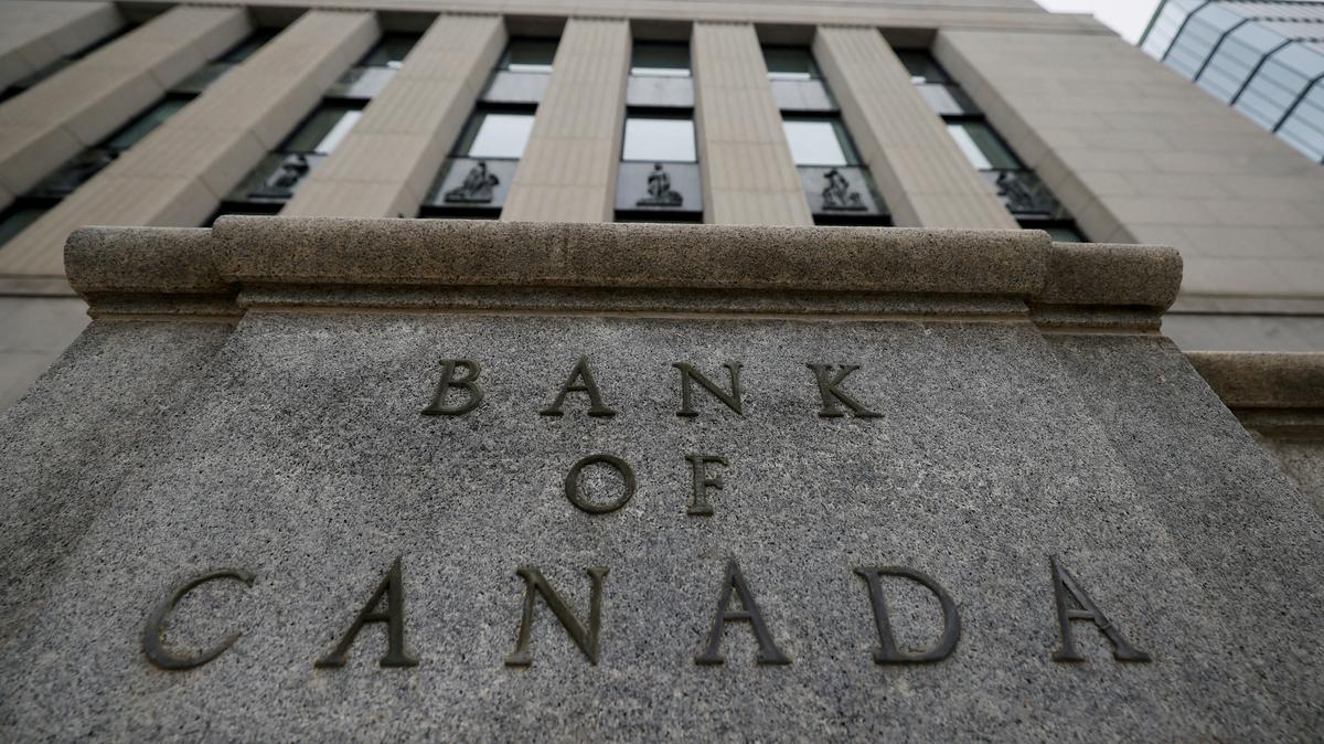 FILE PHOTO: A view of the Bank of Canada building in Ottawa, Ontario, Canada May 8, 2025. REUTERS/Blair Gable/File Photo
