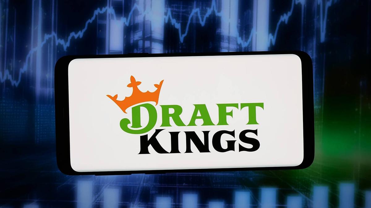 Analyst Stephen Grambling and his team lowered their DraftKings price target to $39 from $40 