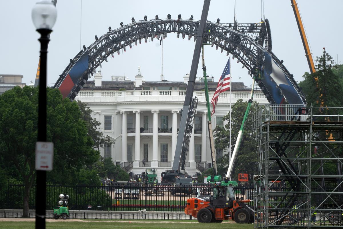  Construction of a UFC arena is seen on the South Lawn of the White House on May 26, 2026. 