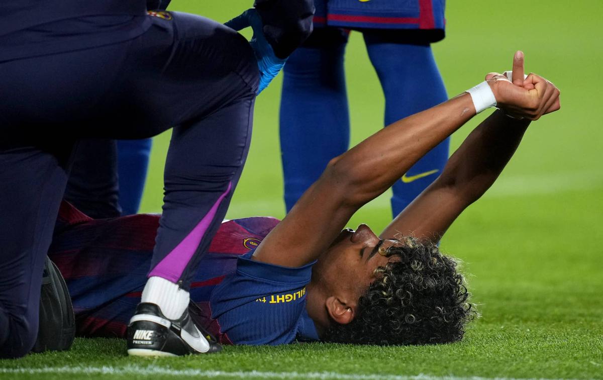  Lamine Yamal receives medical attention for an injury after scoring his team's first goal during the LaLiga match between FC Barcelona and RC Celta de Vigo. Photo by Alex Caparros/Getty Images