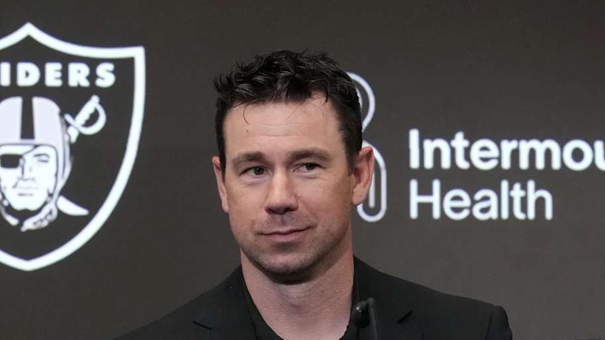  Apr 24, 2026; Henderson, NV, USA; Las Vegas Raiders coach Klint Kubiak at press conference at Intermountain Health Performance Center. Mandatory Credit: Kirby Lee-Imagn Images | Kirby Lee-Imagn Images 
