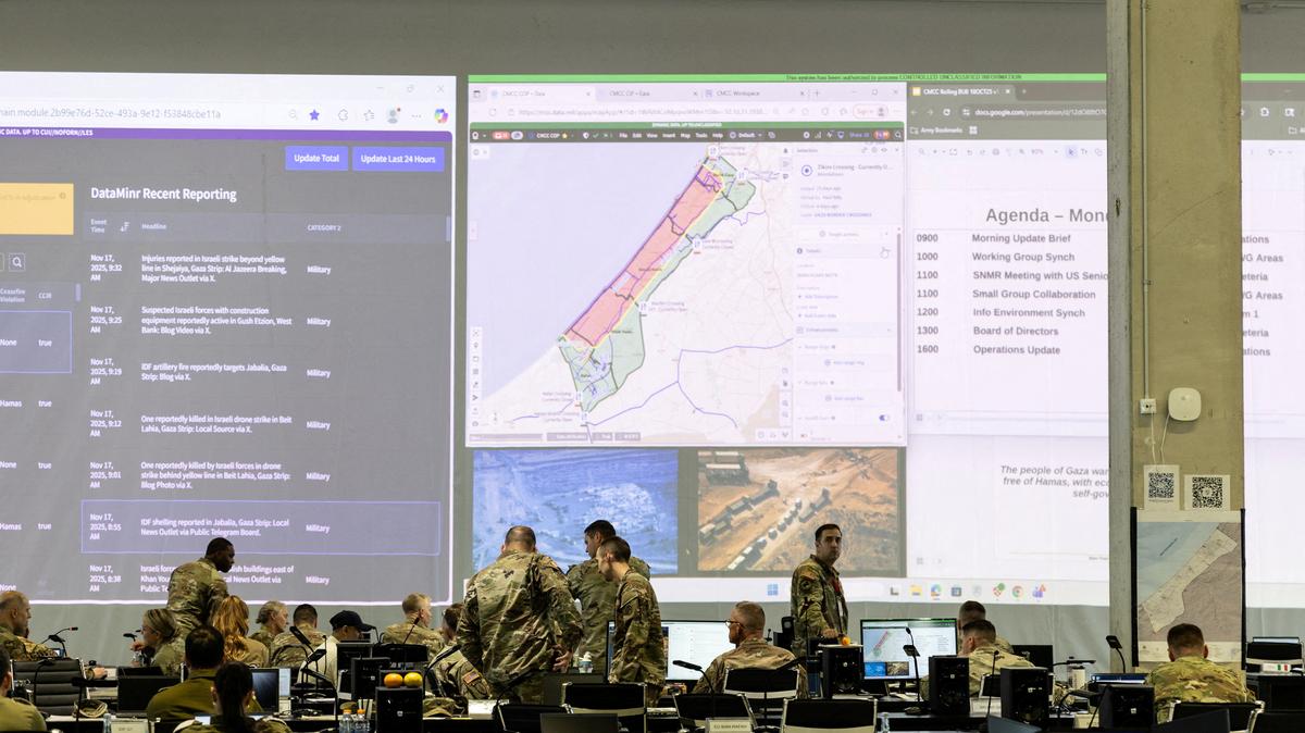 FILE PHOTO: U.S. and Israeli soldiers convene at the Civil Military Coordination Centre, the U.S.-led centre overseeing the implementation of President Donald Trump's plan to end the war in Gaza, in Kiryat Gat, southern Israel November 17, 2025. REUTERS/Alexander Cornwell/File Photo
