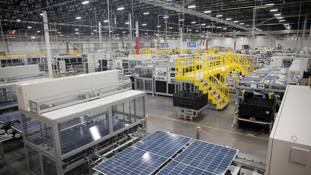 FILE PHOTO: Solar panels are assembled at the Qcells North America factory in Cartersville, Georgia, U.S. June 8, 2026. REUTERS/Alyssa Pointer/File Photo