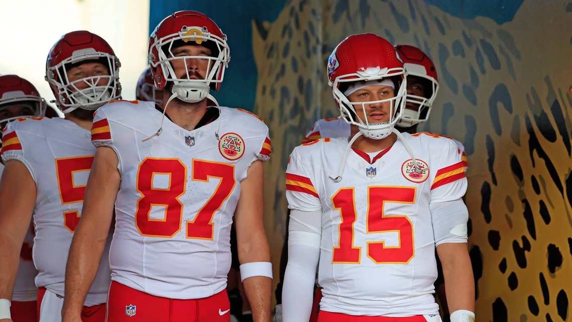 ‘Got to overcommunicate.’ An experienced Chiefs offense will test Dolphins’ youth