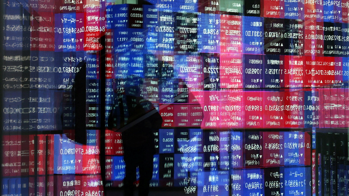 Stocks rise as traders reduce rate hike bets, oil prices drop