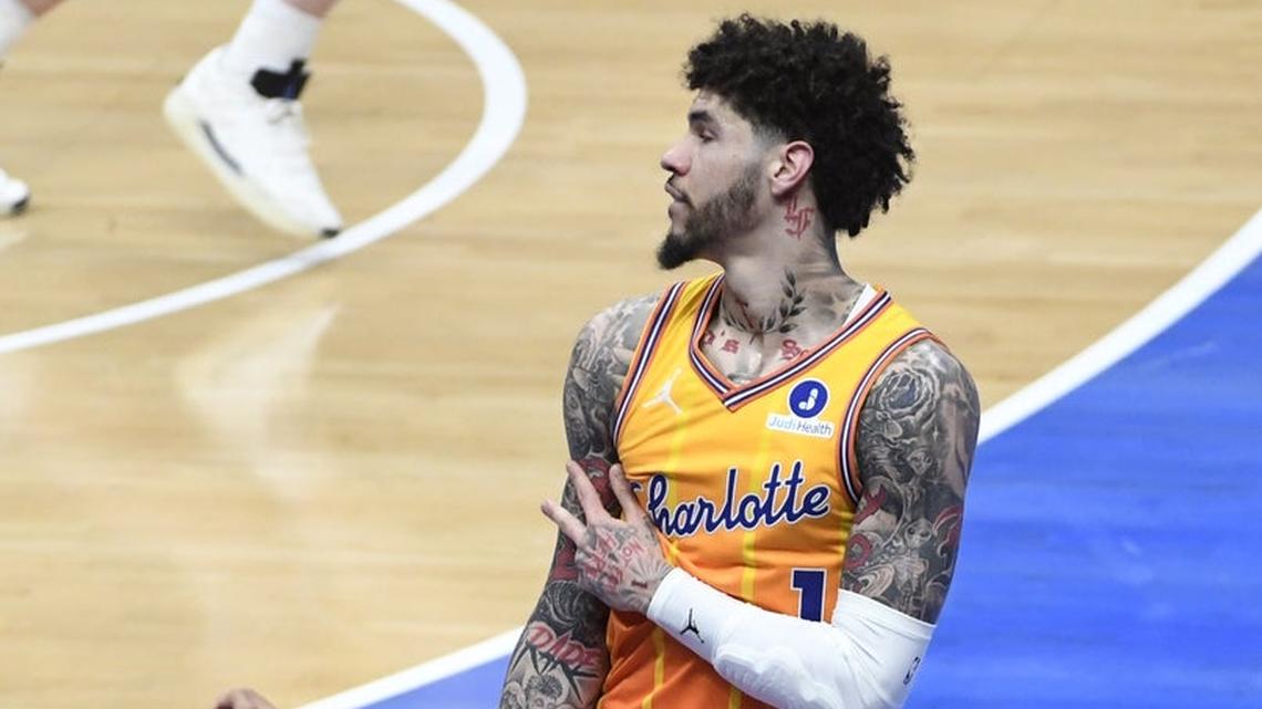 Hornets look to continue road winning streak in Phoenix 