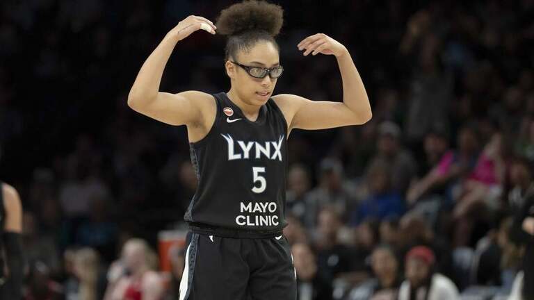 Natasha Howard, Lynx start hot to dominate Fire 