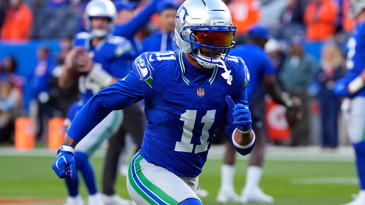 Seahawks rocking their throwbacks once more against the Kansas City Chiefs