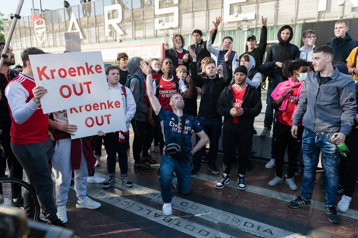  Arsenal fans gather to demand the resignation of club owner and American billionaire Stan Kroenke on May 6, 2021. Wiktor Szymanowicz/Future Publishing via Getty Images 