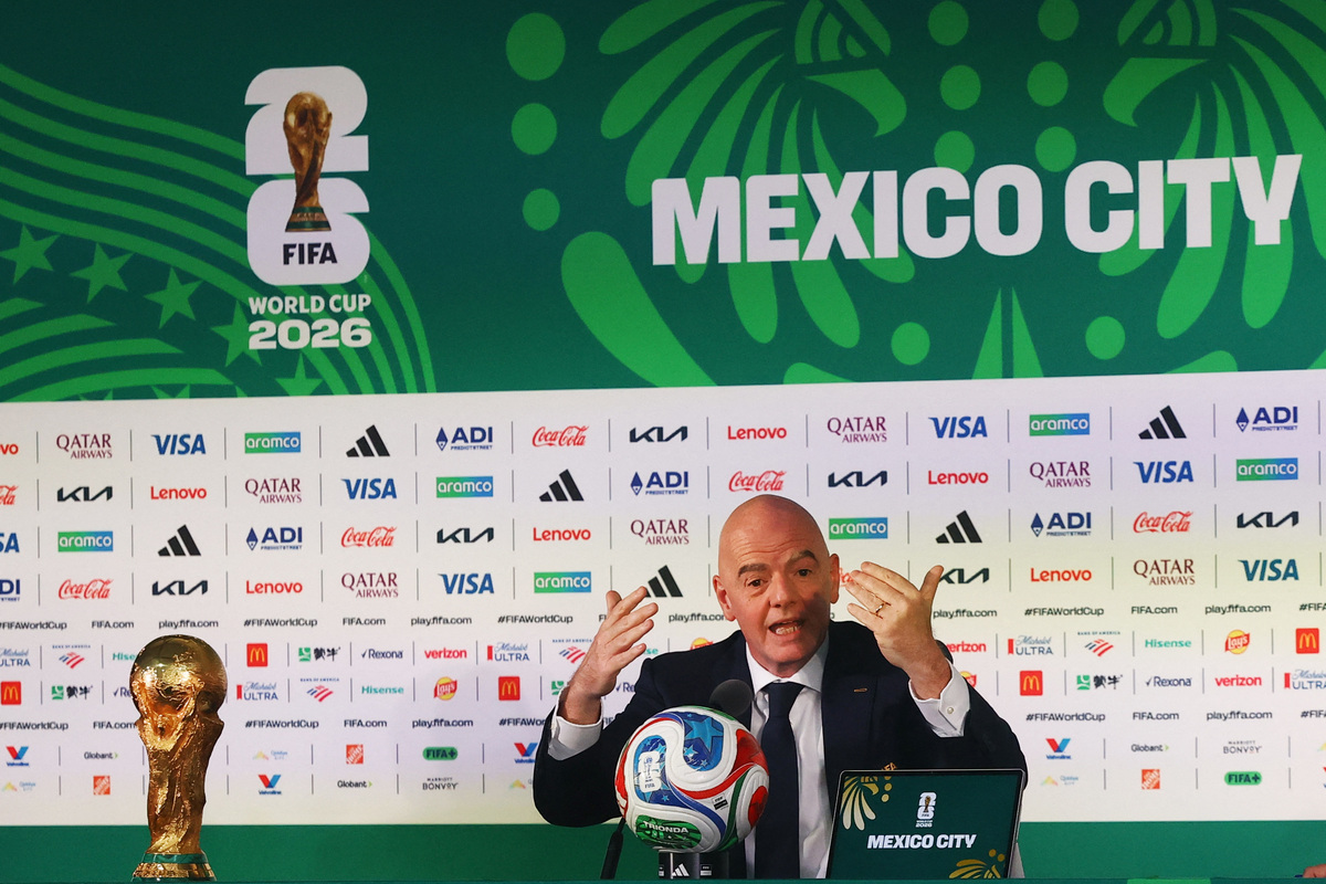 FIFA World Cup 2026 - FIFA President Gianni Infantino Press Conference - Estadio Azteca, Mexico City, Mexico - June 10, 2026 FIFA President Gianni Infantino with the FIFA World Cup trophy during the press conference REUTERS/Henry Romero