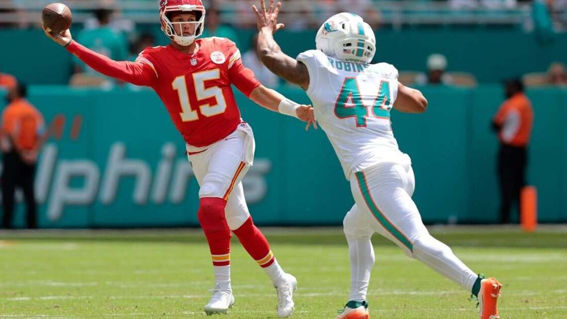 Kenneth Walker III scores twice as Chiefs control Dolphins