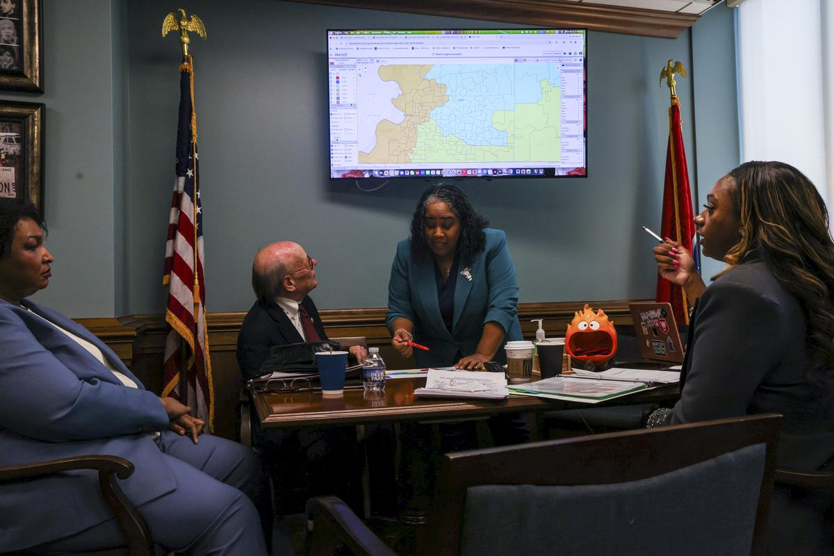 From left: Stacey Abrams, a former Georgia state representative, Rep. Steve Cohen (D-Tenn.), Tennessee State Sen. Raumesh Akbari, and Tennessee State Sen. London Lamar meet after Republican legislators unveiled a new House map in Nashville on Wednesday, May 6, 2026. Tennessee Republicans on Wednesday proposed a congressional map aimed at diluting the state's lone majority-Black district, a swift response to last week's Supreme Court ruling that weakened a landmark voting rights law. (Brad J. Vest/The New York Times)